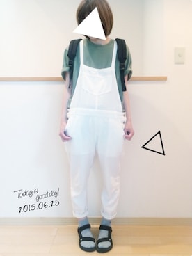 「カーキ×ホワイト」｜「アイテム（サロペット/オーバーオール）」を使った、ケイティさん（レディース・157cm）の夏コーディネート