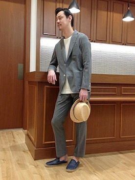 「アイテム（サンダル、ブルー系）」を使った、上村さん（メンズ・182cm）の春コーディネート