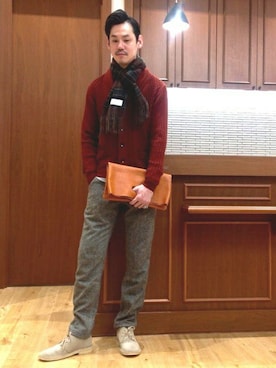 「アイテム（クラッチバッグ）」を使った、上村さん（メンズ・182cm）の秋コーディネート