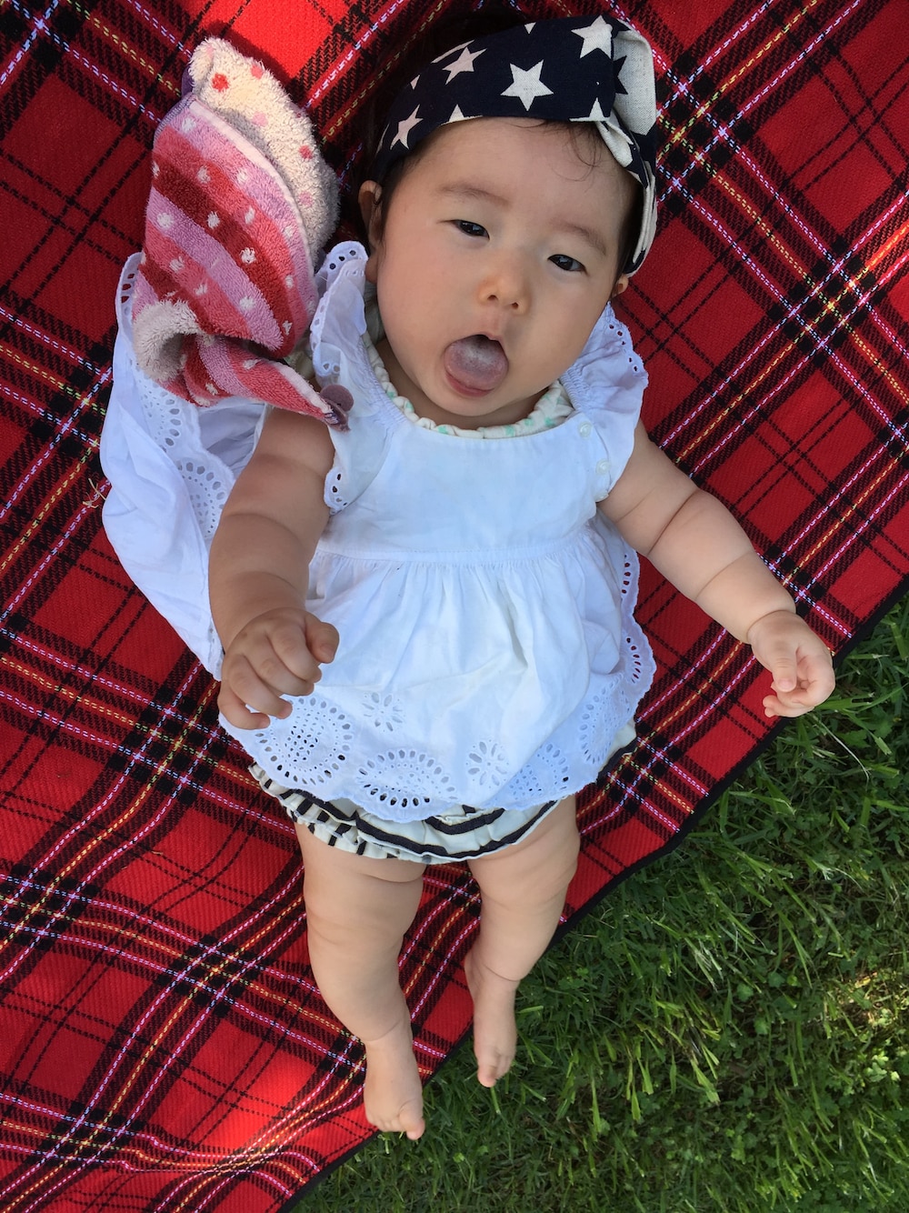 「休日スタイル、ベビーコーデ、０歳、6ヶ月、おんなのこ」｜「babyGAPのアイテム（ワンピース、ホワイト系）」を使った、Yu.Re.nさん（キッズ・70cm）の夏コーディネートの1枚目の写真