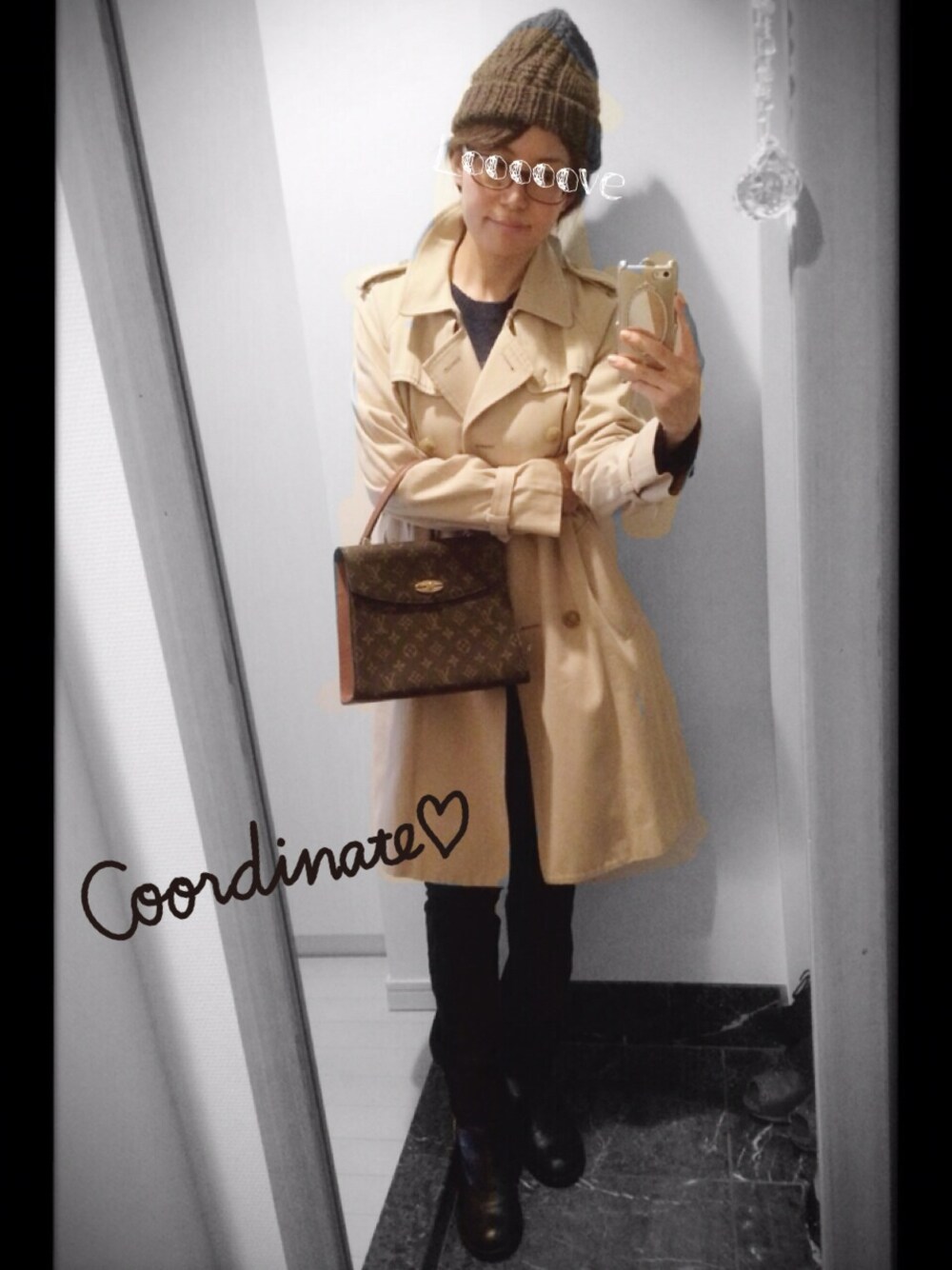 「トレンチコート、LouisVuitton、ニット帽、ハンドバッグ」｜「EMMA GOのアイテム（ブーツ、ブラック系）」を使った、ういさん（レディース・156cm）の秋コーディネートの1枚目の写真