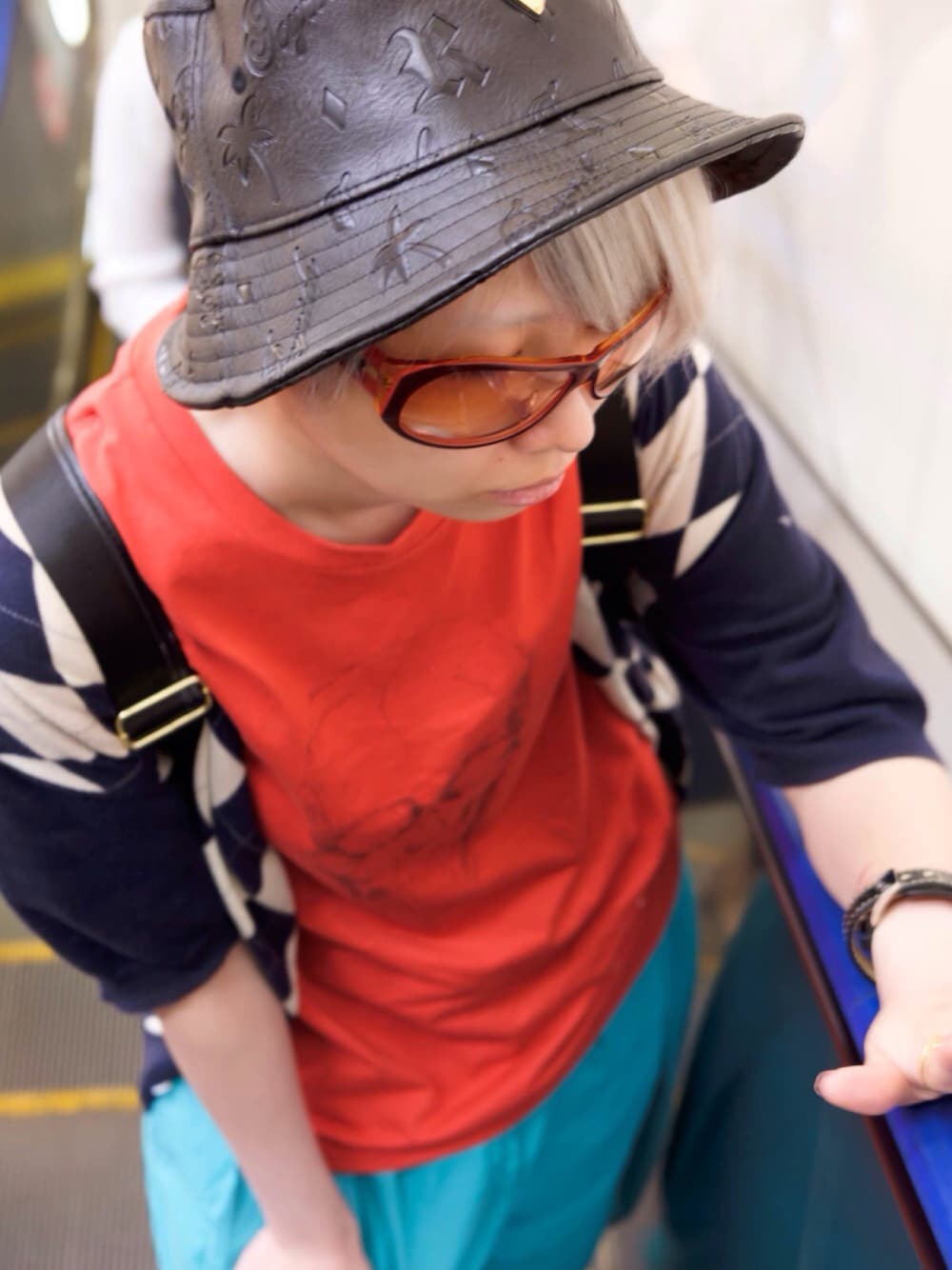 「colorful、UNISEX」｜「Vivienne Westwoodのアイテム（サングラス、オレンジ系）」を使った、Tokiwa Osamuさん（レディース・160cm）の春コーディネートの1枚目の写真