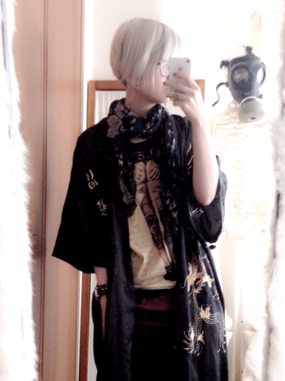 「black、UNISEX、kimono」｜「Alexander McQueenのアイテム（マフラー、ブラック系）」を使った、Tokiwa Osamuさん（レディース・160cm）の春コーディネートの1枚目の写真
