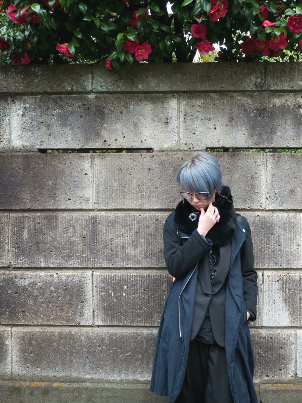 「UNISEX」｜「ANNA SUIのアイテム（ストール/ショール、ブラック系）」を使った、Tokiwa Osamuさん（レディース・160cm）の春コーディネートの1枚目の写真