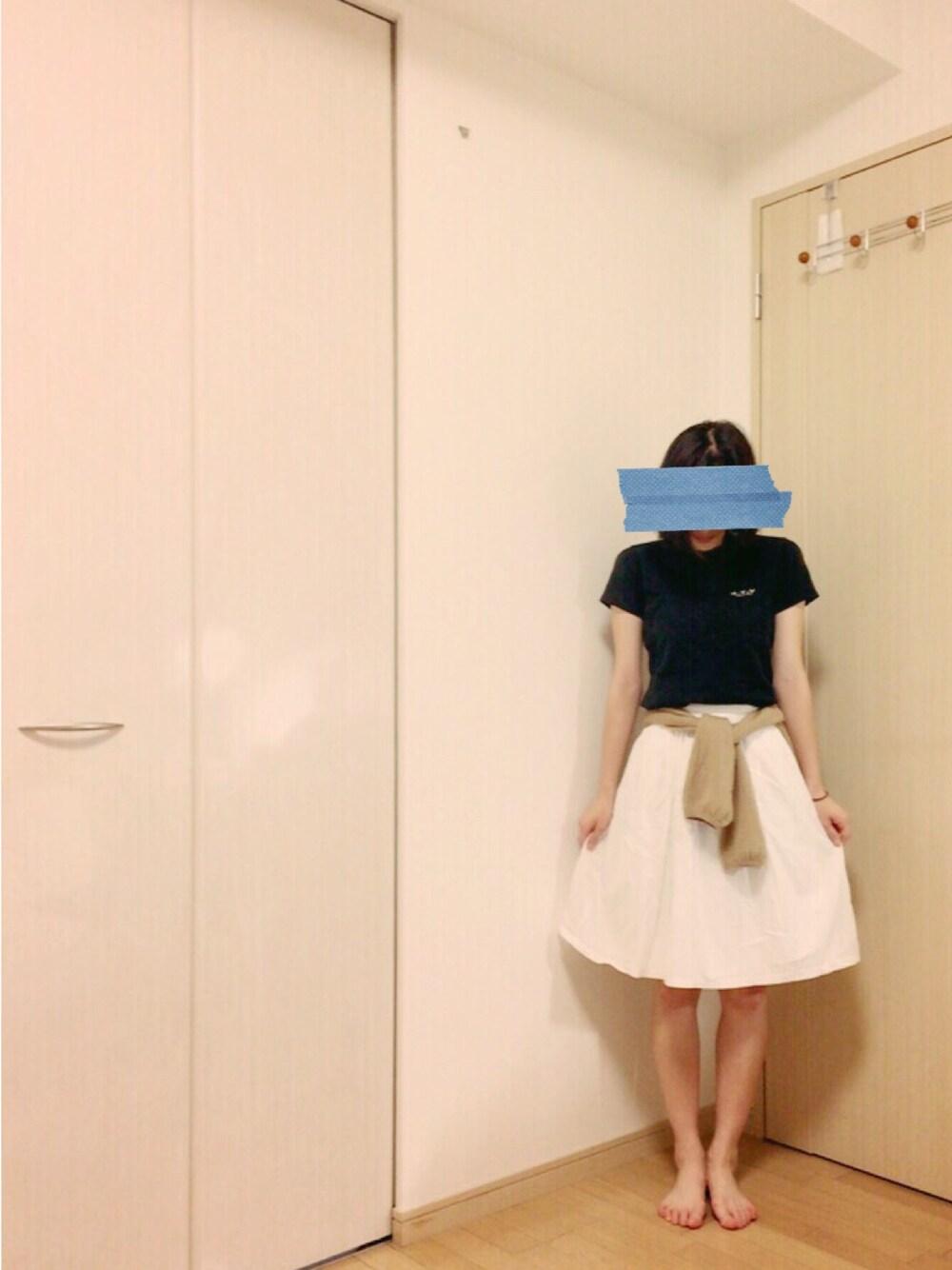 「シンプル、高校生、白スカート」｜「a.v.vのアイテム（Tシャツ/カットソー、ブラック系）」を使った、fufufuさん（レディース・159cm）の夏コーディネートの1枚目の写真
