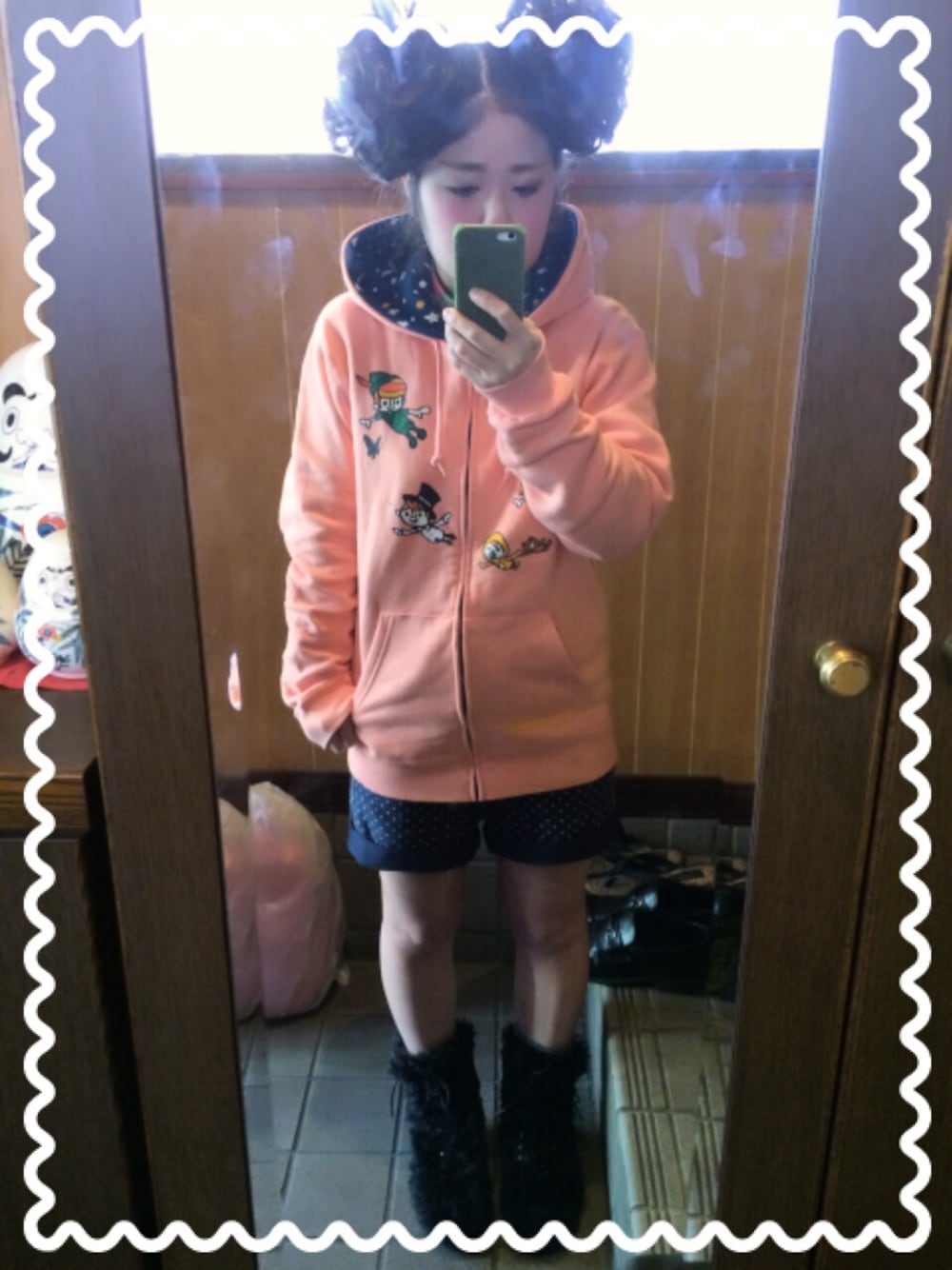 「Laundryのアイテム（パーカー、ピンク系）」を使った、まいちきさん（レディース・150cm）の冬コーディネートの1枚目の写真