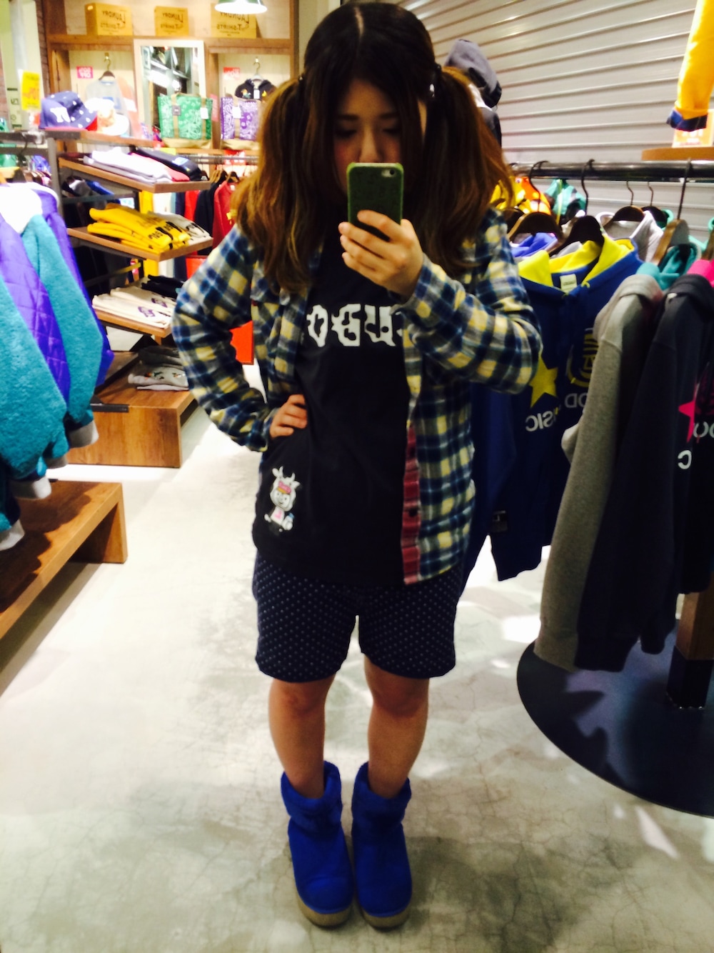 「Laundryのアイテム（Tシャツ/カットソー、ブラック系）」を使った、まいちきさん（レディース・150cm）の冬コーディネートの1枚目の写真
