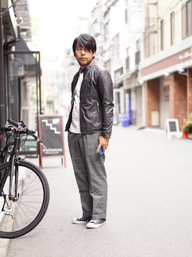 「秋」｜「アイテム（ライダースジャケット）」を使った、MURAさん（メンズ・171cm）の秋コーディネート