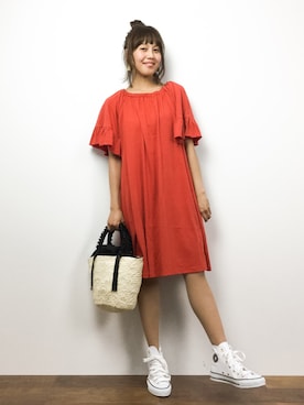 「cache cache（カシュ カシュ）のアイテム（かごバッグ）」を使った、内山陽菜さん（レディース・149cm）の夏コーディネート