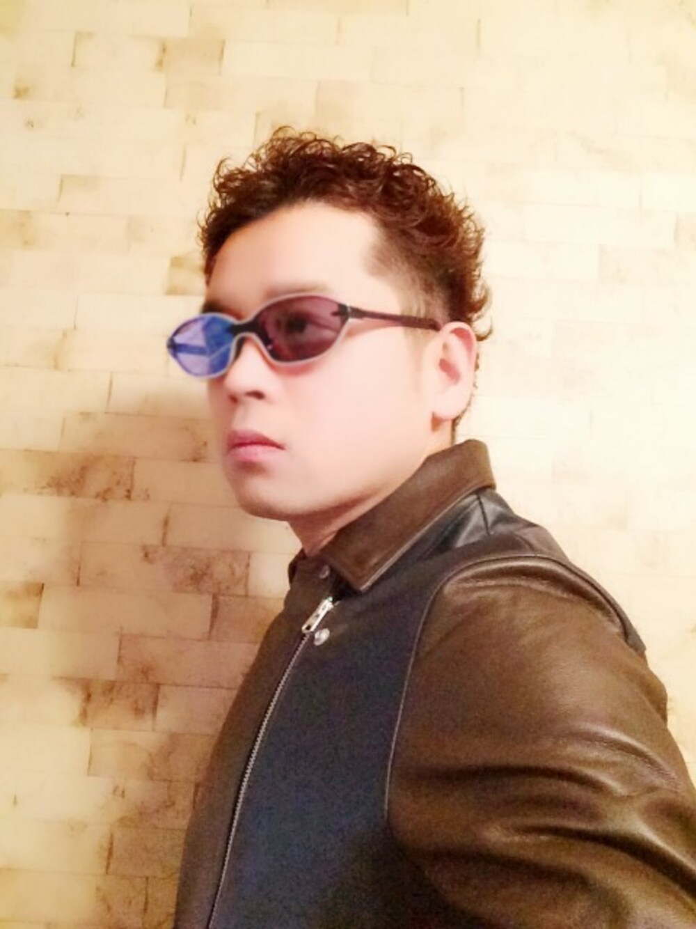 「And AのBICOLOR RIDERS JACKET（ライダースジャケット、ブルー系）」を使った、ポチオさん（メンズ・174cm）の春コーディネートの1枚目の写真
