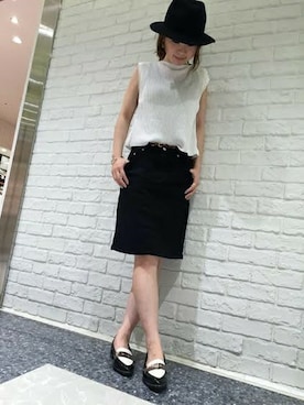「LE TALON（ルタロン）のGRISE メタルヒールローファー◆（ローファー、ブラック系）」を使った、Le Talon 博多店スタッフさん（レディース・160cm）の秋コーディネート