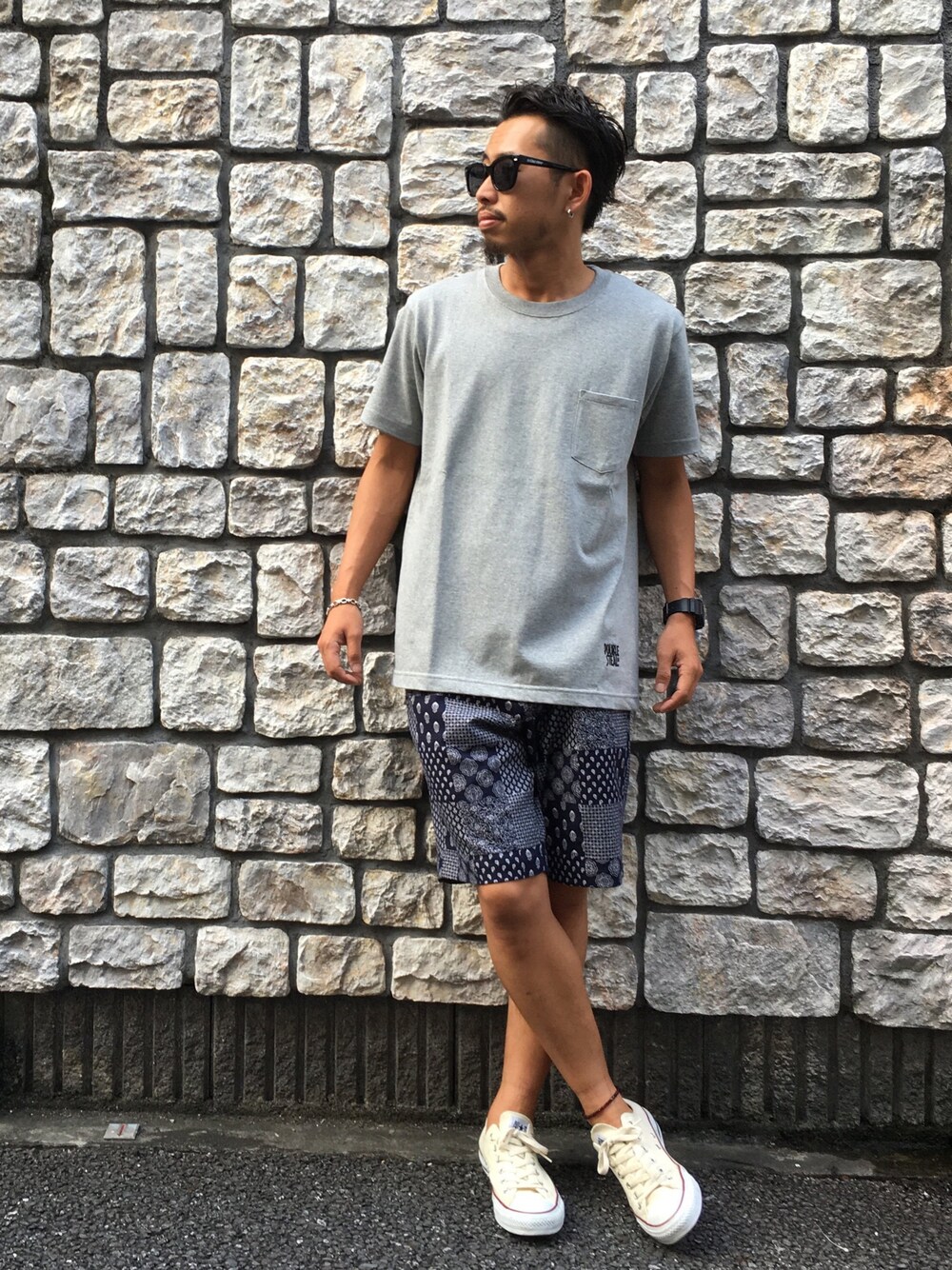 「DOUBLE STEAL、ストリート、シンプル、夏コーデ、Tシャツ、爽やかコーデ、短パン、ootd、ポケットＴシャツ、サングラス」｜「DOUBLE STEALのサングラス  ウェリントン型（サングラス、ブラック系）」を使った、ちゅうさん（メンズ・166cm）の夏コーディネートの1枚目の写真