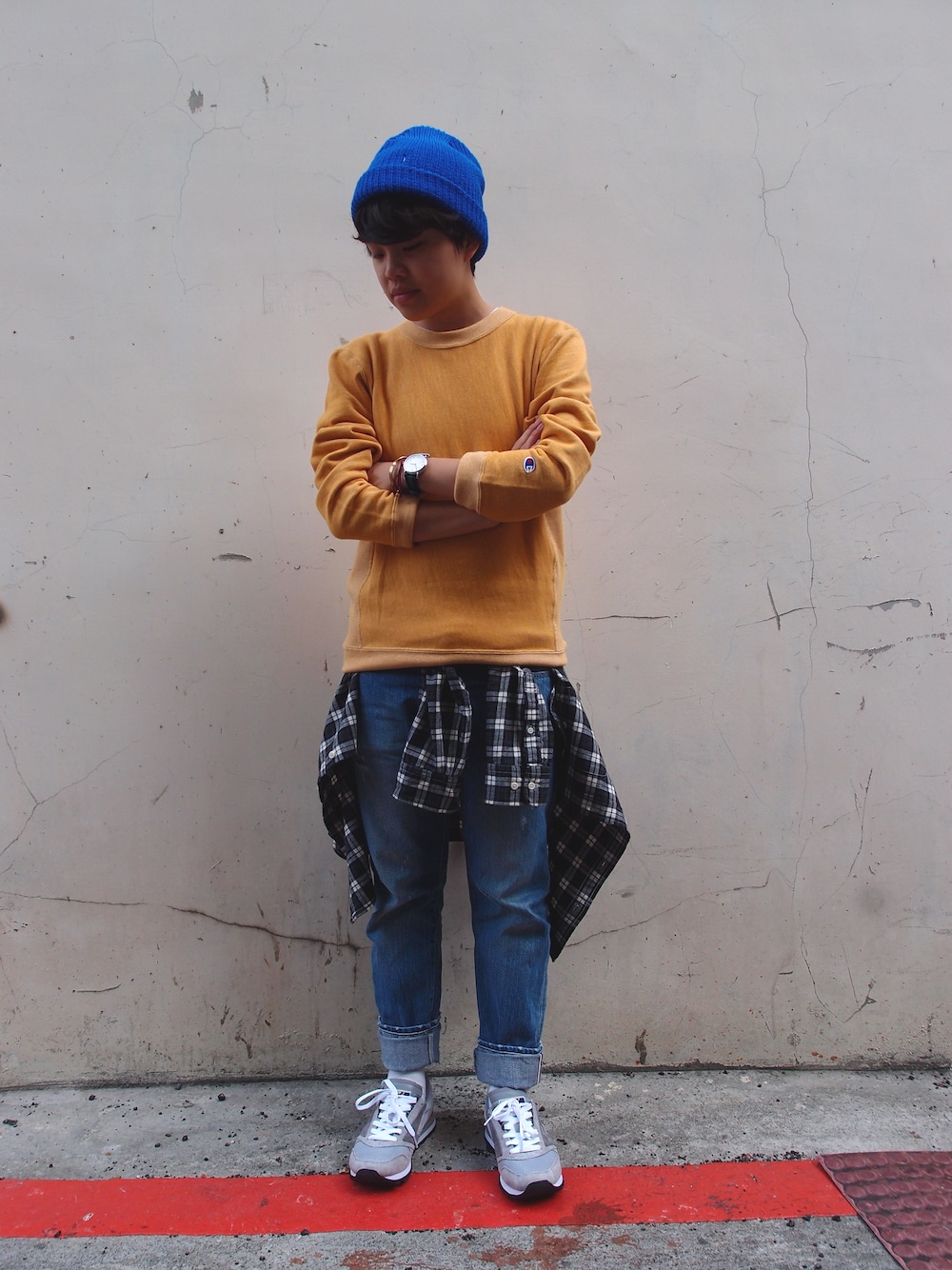 「Champion、plain-me、brooks」｜「BROOKSのBrooks Chariot復古跑鞋（スニーカー、グレー系）」を使った、plain-me新竹さん（メンズ・160cm）の秋コーディネートの1枚目の写真