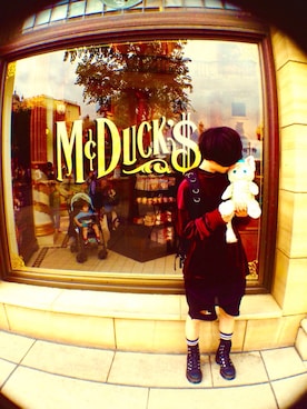 「ONEFOUREIGHTのアイテム（パーカー、レッド系）」を使った、せうまさん（メンズ）の秋コーディネート