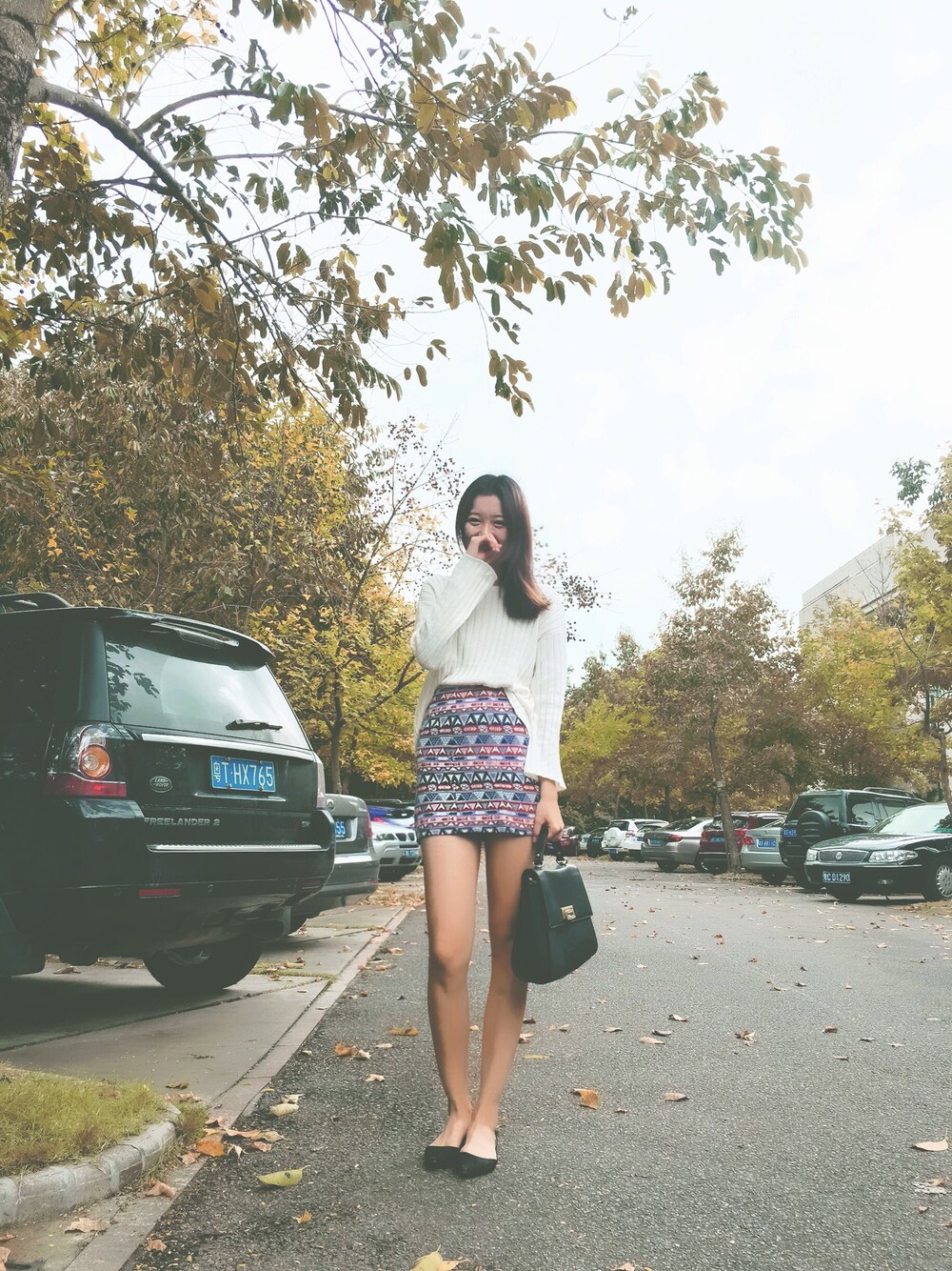 「zhuhai、hot、autumn、collegelife」｜「daphneのアイテム（トートバッグ、ブラック系）」を使った、Aliiiiiさん（レディース・175cm）の秋コーディネートの1枚目の写真