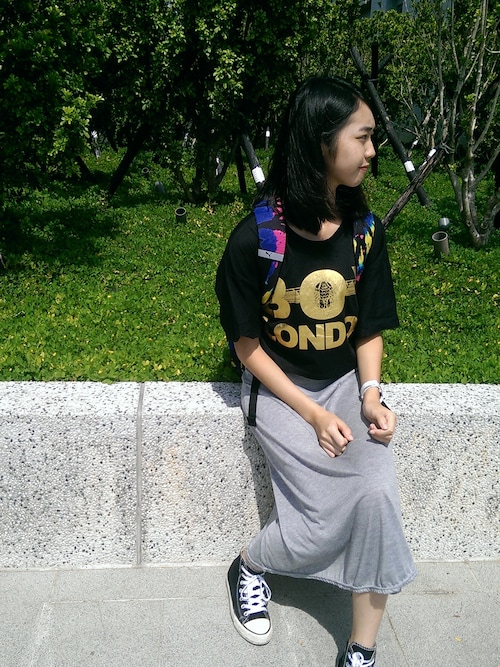 cosmo酸酸使用「converse(黑色高筒帆布鞋)」的時尚穿搭