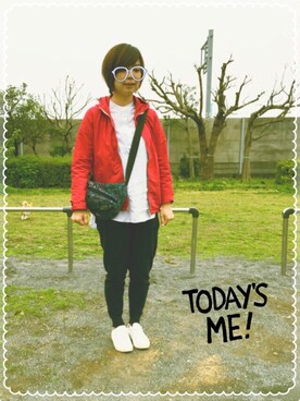 「アイテム（ボディバッグ/ウエストポーチ、ブルー系）」を使った、ひららさん（レディース・160cm）の春コーディネート