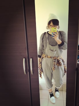 「腰巻きスタイル」｜「アイテム（サロペット/オーバーオール）」を使った、笑美∞さん（レディース・160cm）の秋コーディネート