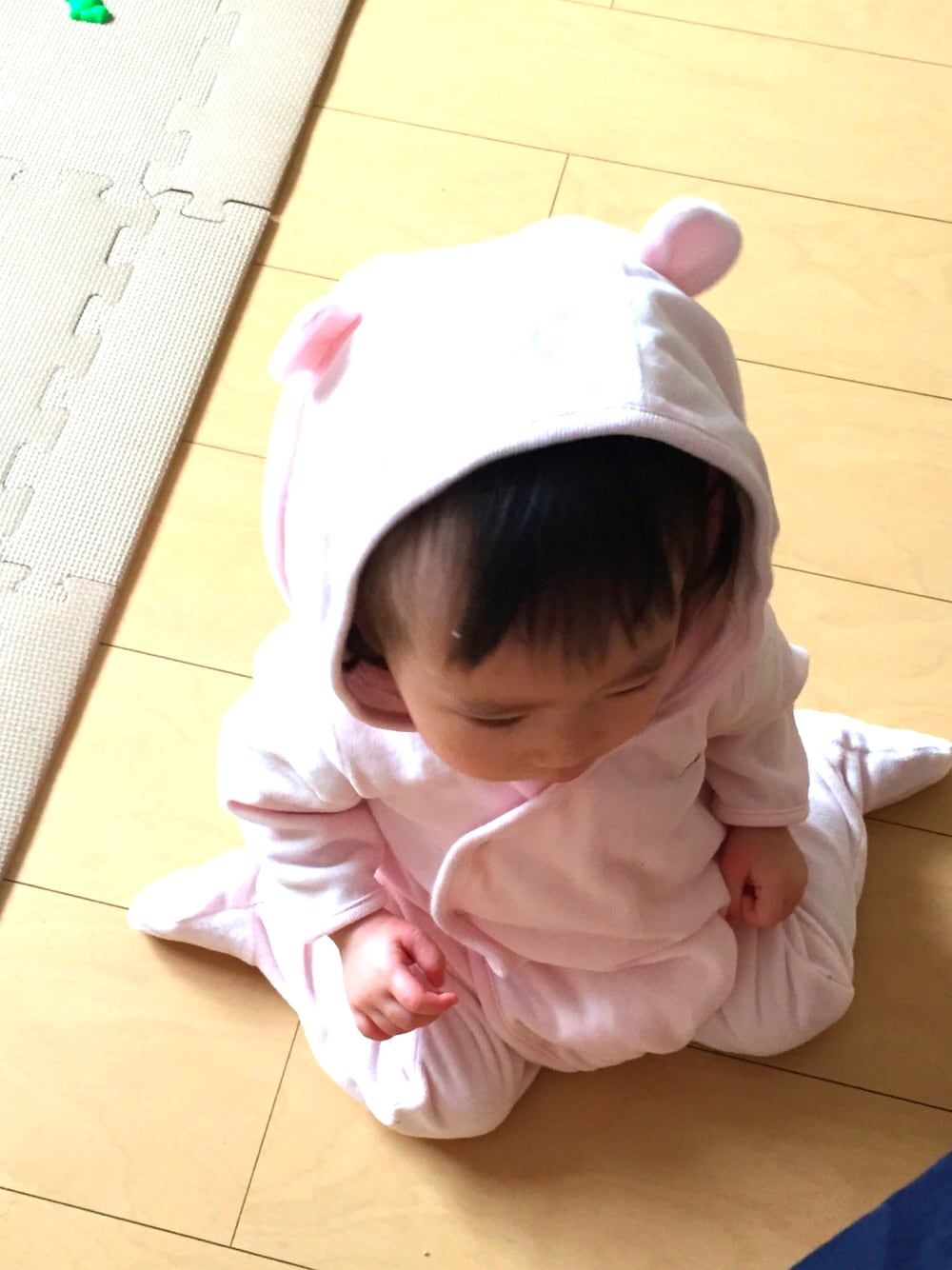 「ハロウィン、キッズファッション、女の子」｜「babyGAPのアイテム（ロンパース、ピンク系）」を使った、saeshiさん（キッズ・70cm）の秋コーディネートの1枚目の写真