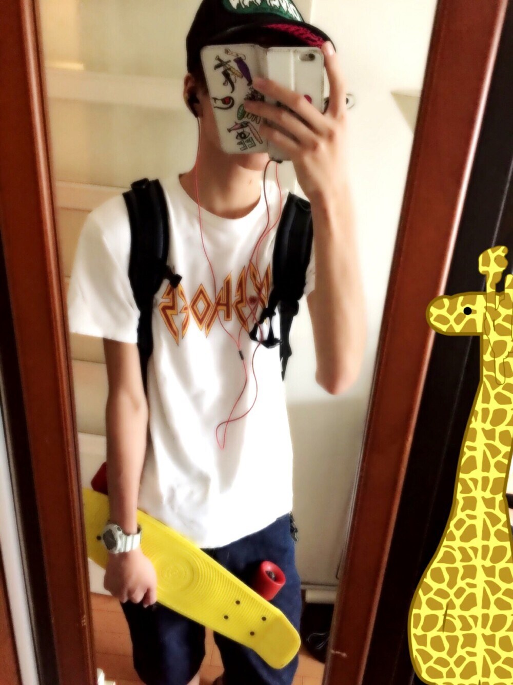 「夏服、ストリート、キレイめ」｜「DC SHOESのアイテム（Tシャツ/カットソー、ホワイト系）」を使った、市職員さん（メンズ・185cm）の秋コーディネートの1枚目の写真