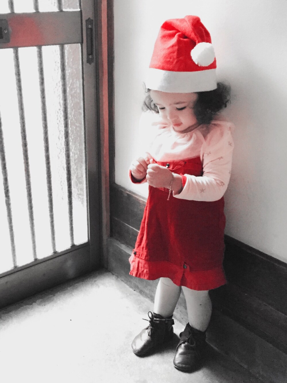 「マドモアゼルここん、noel、ハーフ、France、1歳、ootd、mocalala、子供服、ハンドメイド、ファーストシューズ」｜「Mocalalaのアイテム（ブーツ、ブラウン系）」を使った、Coconさん（キッズ・90cm）の冬コーディネートの1枚目の写真