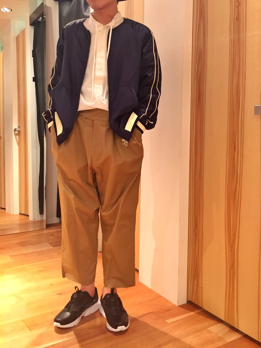 「スニーカー、ベッドフォード、ドメスティックブランド」｜「BED J.W. FORDのアイテム（カーゴパンツ、ベージュ系）」を使った、yokaさん（メンズ・168cm）の冬コーディネートの1枚目の写真