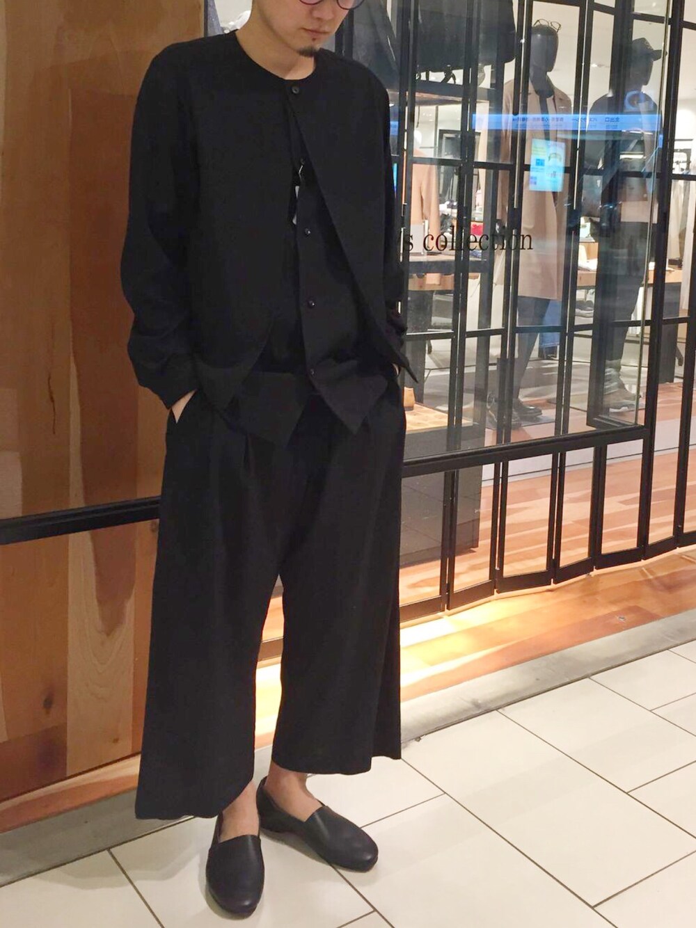 「ETHOSENS、セットアップ、春、シンプル、黒パンツ、リラックススタイル」｜「ETHOSENSのアイテム（シャツ/ブラウス、ブラック系）」を使った、yokaさん（メンズ・168cm）の春コーディネートの1枚目の写真