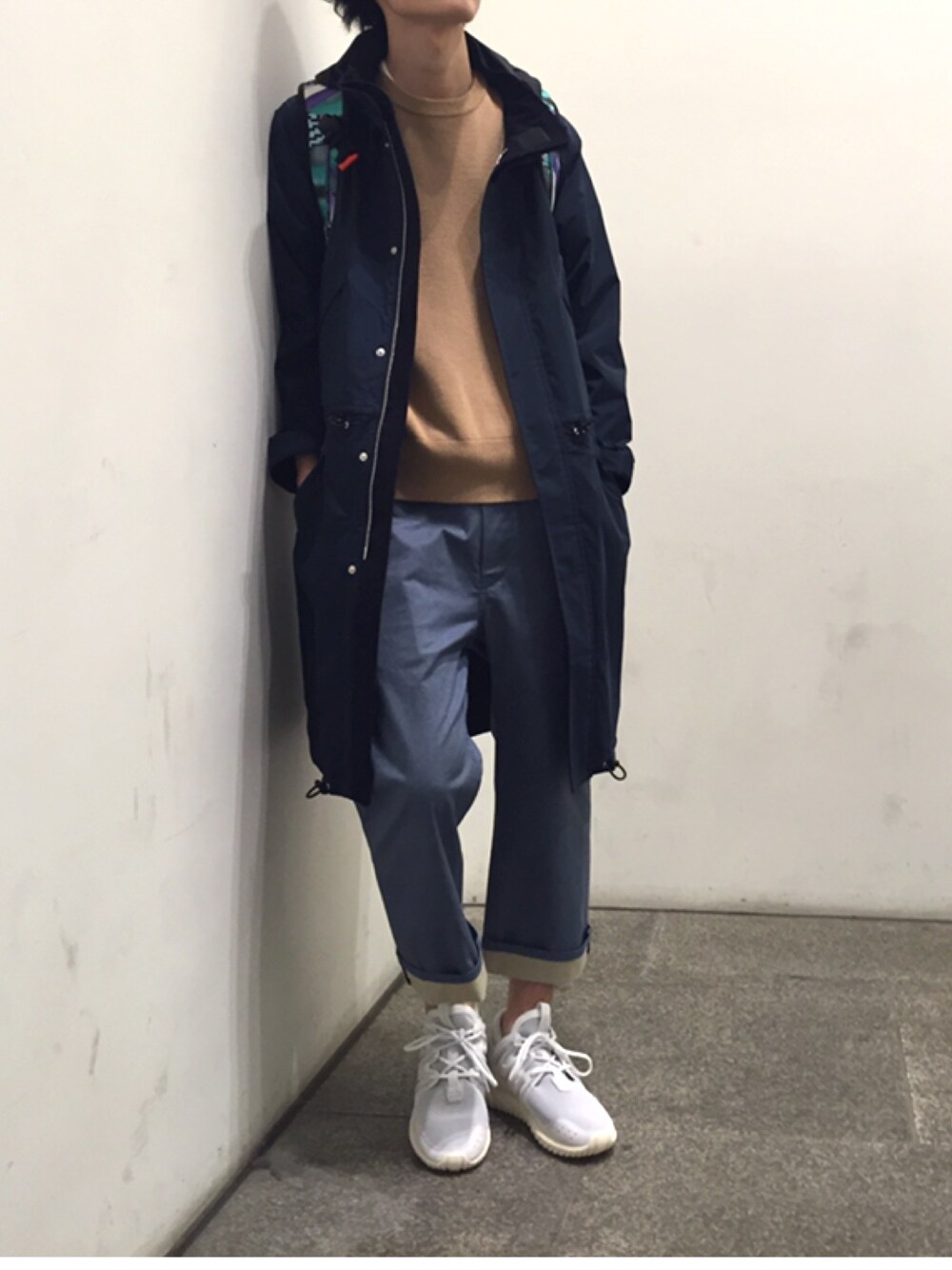「スニーカー、スポーツミックス、コート、サマーニット、リュック、ルイス(Lui's)、インポート」｜「JULIAN DAVIDのアイテム（モッズコート、ブルー系）」を使った、yokaさん（メンズ・168cm）の春コーディネートの1枚目の写真