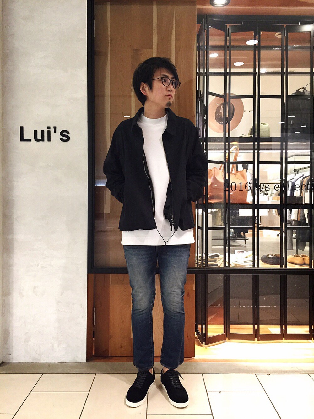「大人カジュアル、デニムパンツ、ストリート、古着、春、スニーカー、カジュアル、ルイス(Lui's)」｜「bukhtの◇bukht / ブフト DROP COLLAR BLOUSON（ブルゾン、ブラック系）」を使った、yokaさん（メンズ・168cm）の春コーディネートの1枚目の写真