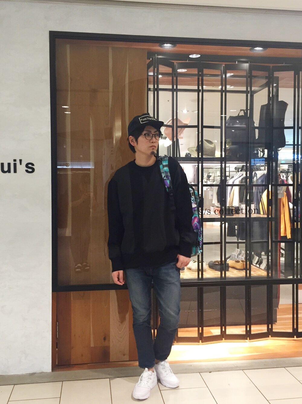 「春、シンプル、ストリート、スエット、デニムパンツ、キャップ、バックパック、リュック、はるコーデ、スニーカー」｜「GOOD OL'のアイテム（スウェット、ブラック系）」を使った、yokaさん（メンズ・168cm）の春コーディネートの1枚目の写真