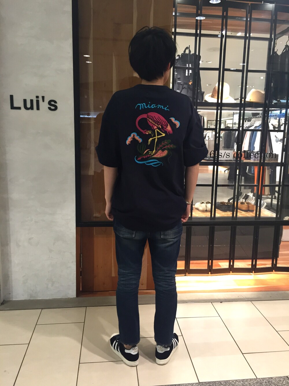 「カジュアル、夏、大人カジュアル、ネイビー、シンプル、ゆるコーデ」｜「Lui'sのアイテム（Tシャツ/カットソー、ブラック系）」を使った、yokaさん（メンズ・168cm）の春コーディネートの1枚目の写真