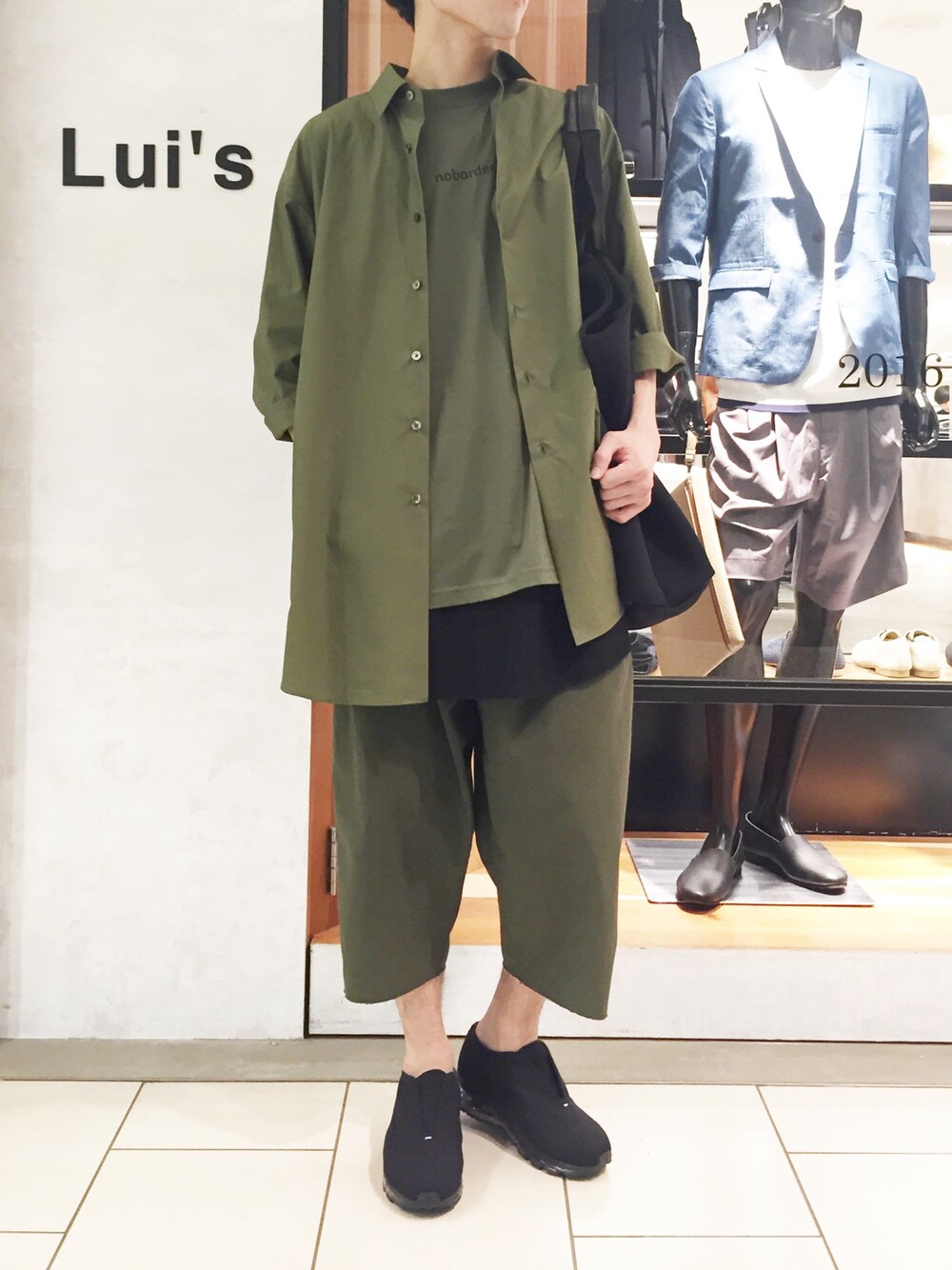 「ゆるコーデ、カーキ、大人カジュアル、ロングシャツ、ロングコート、ロング丈、khaki、Lui's、ルイス(Lui's)、クロップドパンツ」｜「Lui'sのLui's(ルイス) 6分袖ビックシャツ（シャツ/ブラウス、グリーン系）」を使った、yokaさん（メンズ・168cm）の春コーディネートの1枚目の写真