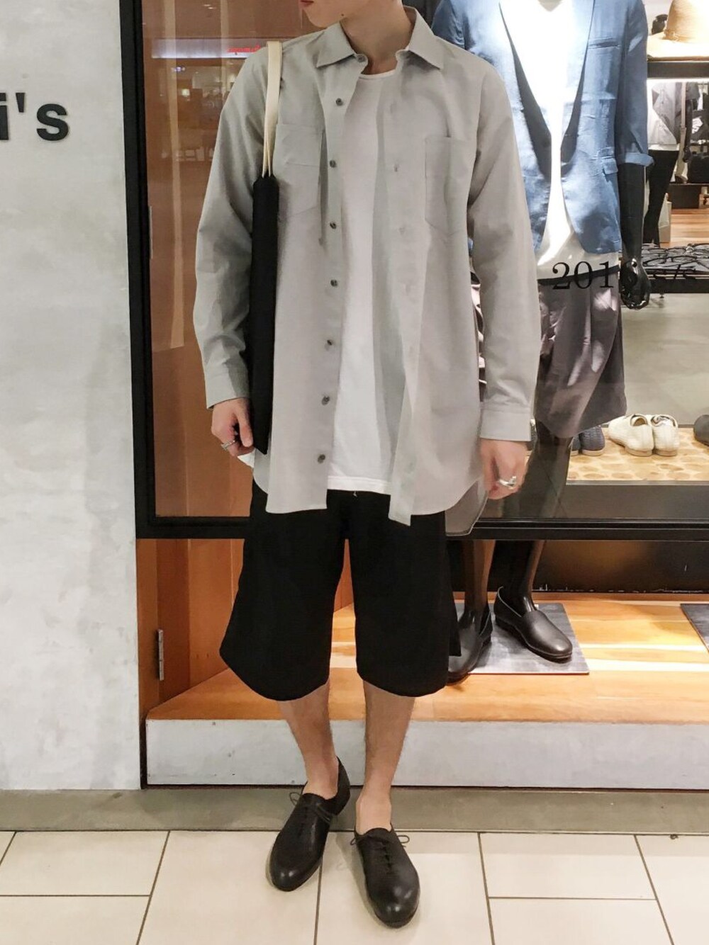 「大人カジュアル、夏、黒、シャツスタイル、ショーツ、シンプル」｜「FACETASMのアイテム（シャツ/ブラウス、ベージュ系）」を使った、yokaさん（メンズ・168cm）の春コーディネートの1枚目の写真