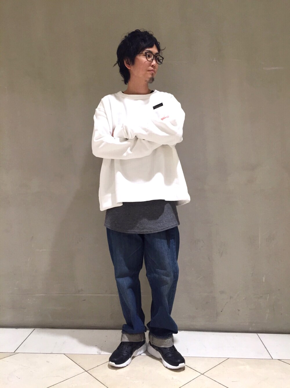「ゆるコーデ、スニーカー、スエット、ホワイト、デニム、FACETASM、ファセッタズム、PUMA、ストリート、モード」｜「FACETASMのアイテム（スウェット、ホワイト系）」を使った、yokaさん（メンズ・168cm）の夏コーディネートの1枚目の写真