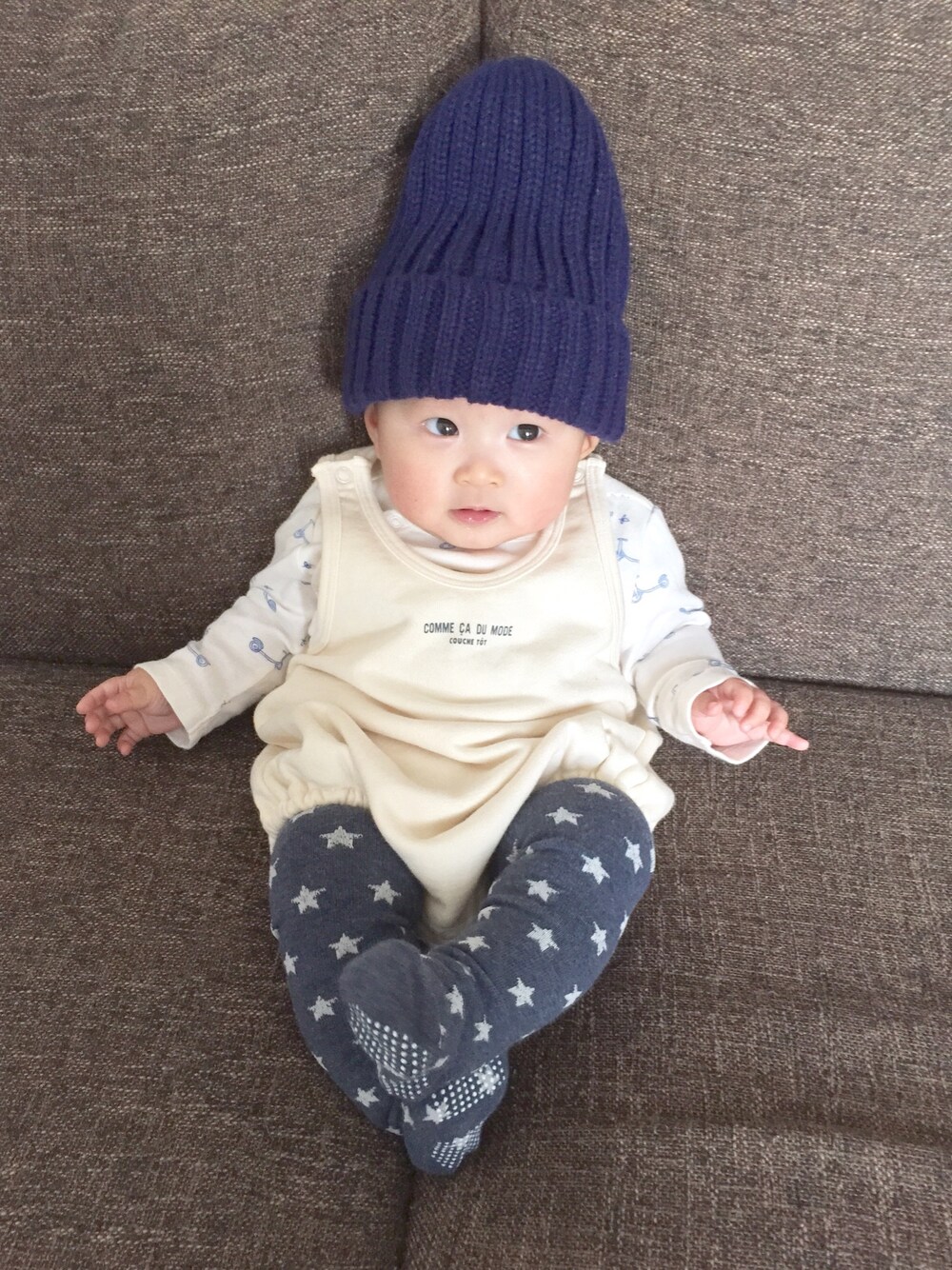 「５ヶ月、babygap、コムサ、ホワイトコーデ、ニット帽、おとこのこ、タイツ、星柄」｜「no brandのアイテム（ママ＆ベビー、グレー系）」を使った、eitooさん（キッズ・80cm）の冬コーディネートの1枚目の写真