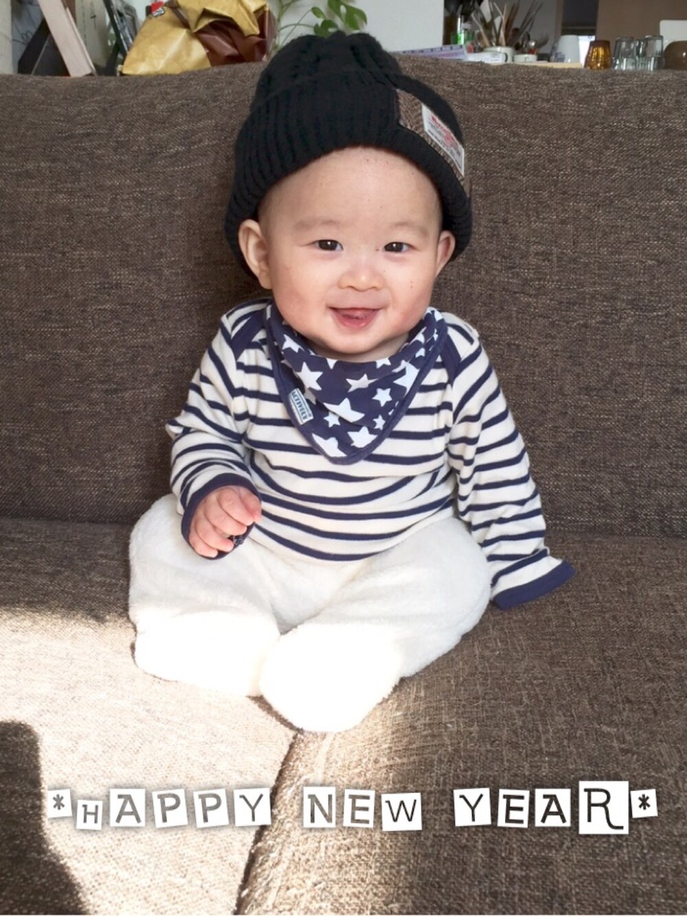 「５ヶ月、赤ちゃん、baby、ハリスツイード×しまむら、おとこのこ、男の子、ニット帽、あけおめ」｜「babyGAPのアイテム（ママ＆ベビー、ホワイト系）」を使った、eitooさん（キッズ・80cm）の冬コーディネートの1枚目の写真