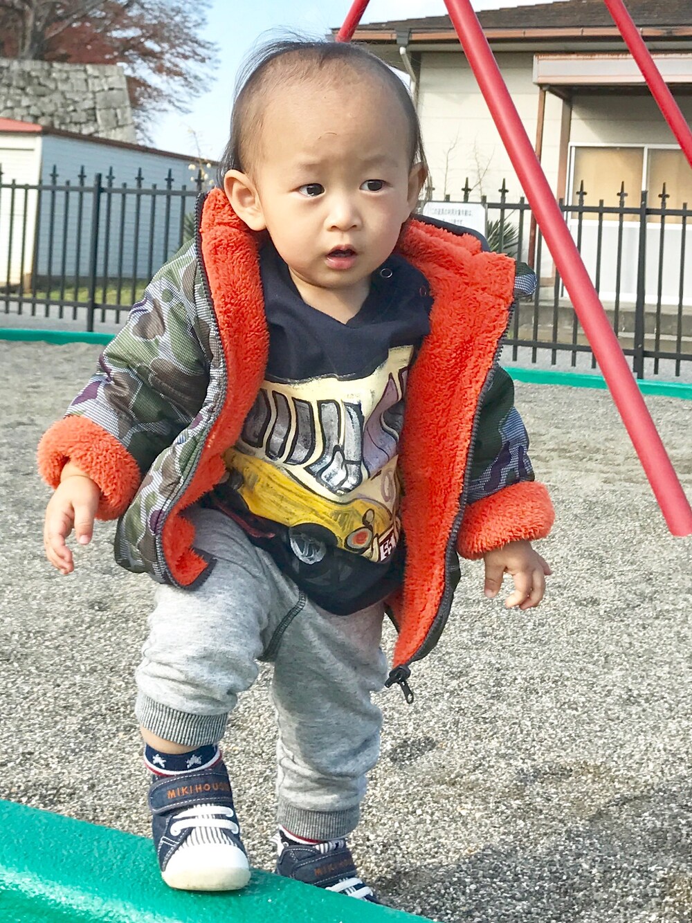 「kids、キッズファッション、カジュアル、シンプル、男の子コーデ、プチプラコーデ、1歳、おとこのこ、プチプラ、帽子かぶらへんの会」｜「no brandのアイテム（ダウンジャケット/コート、グリーン系）」を使った、eitooさん（キッズ・80cm）の冬コーディネートの1枚目の写真