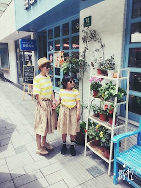 「AAA（トリプルエー）のアイテム（トップス）」を使った、薇依妈さん（キッズ・130cm）の春コーディネート