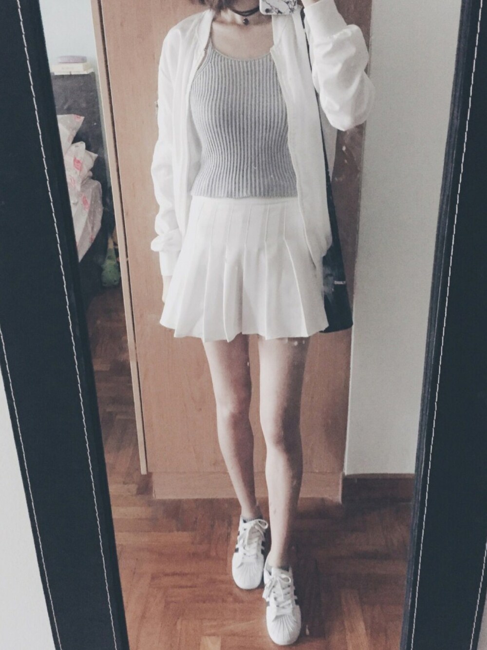 「春、monochrome、black and white、black、white、grey、雨の日コーデ、Saturday」｜「American Apparelのアイテム（スカート、ホワイト系）」を使った、neoさん（レディース・160cm）の冬コーディネートの1枚目の写真