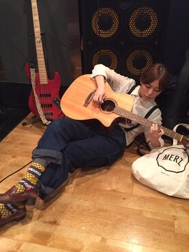 「アイテム（音楽/本・雑誌、レッド系）」を使った、糸さん（レディース・158cm）の夏コーディネート