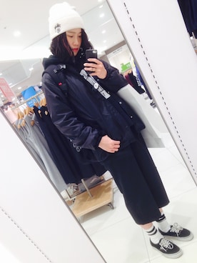 「ブラック×ホワイト」｜「アイテム（ナイロンジャケット）」を使った、ayaka.さん（レディース・166cm）の冬コーディネート