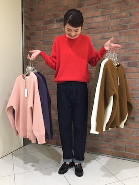 「DEMYLEE（デミリー）の【別注】＜DEMYLEE＞クルーネックニットプルオーバー（ニット/セーター、レッド系）」を使った、izumi satoさん（レディース・164cm）の秋コーディネート