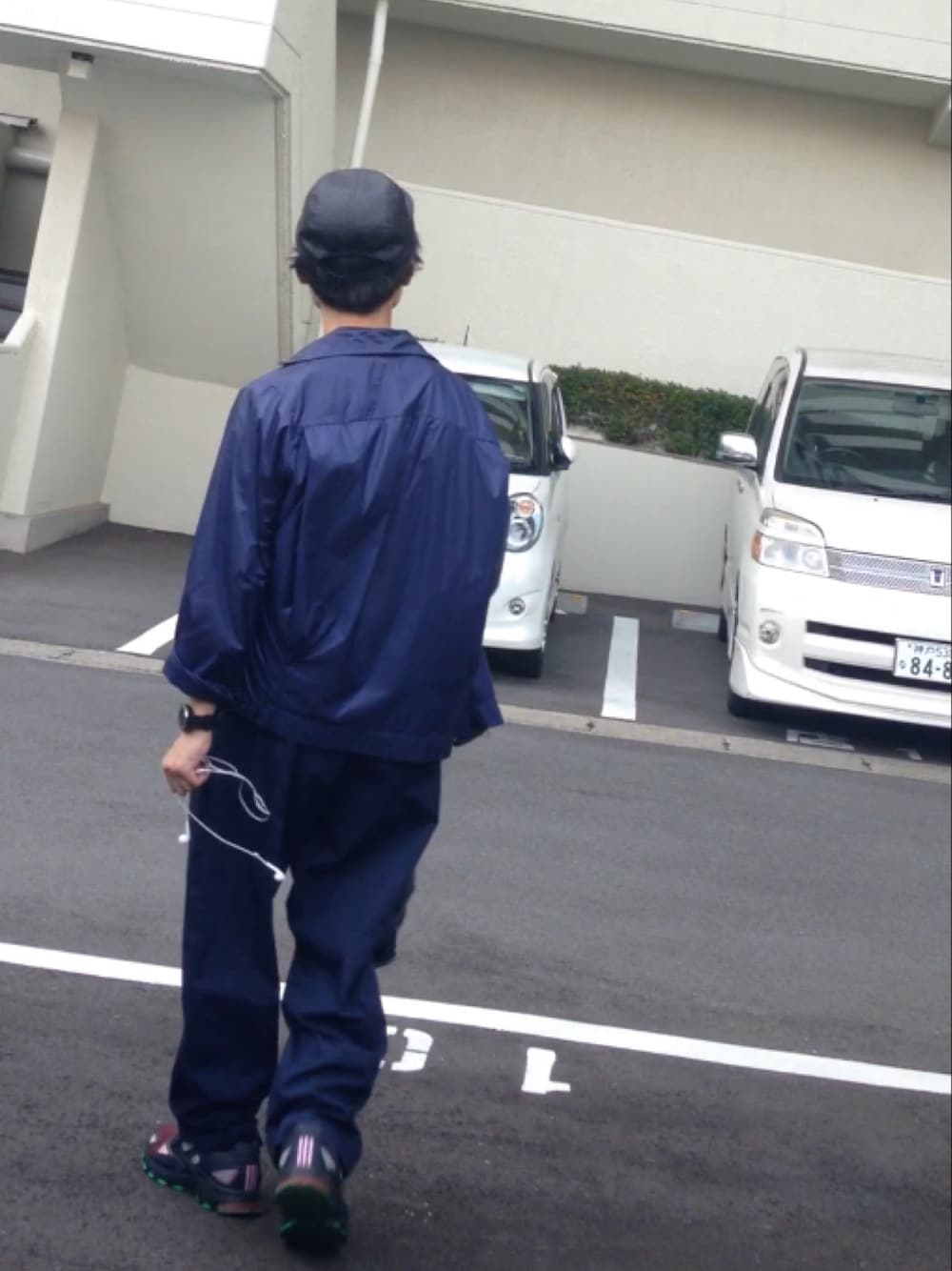 「ストリート、モード、モードストリート、古着、スラックス、キャップ」｜「Supreme のキャンプ キャップ（キャップ、ブラック系）」を使った、shimoさん（メンズ・165cm）の夏コーディネートの1枚目の写真