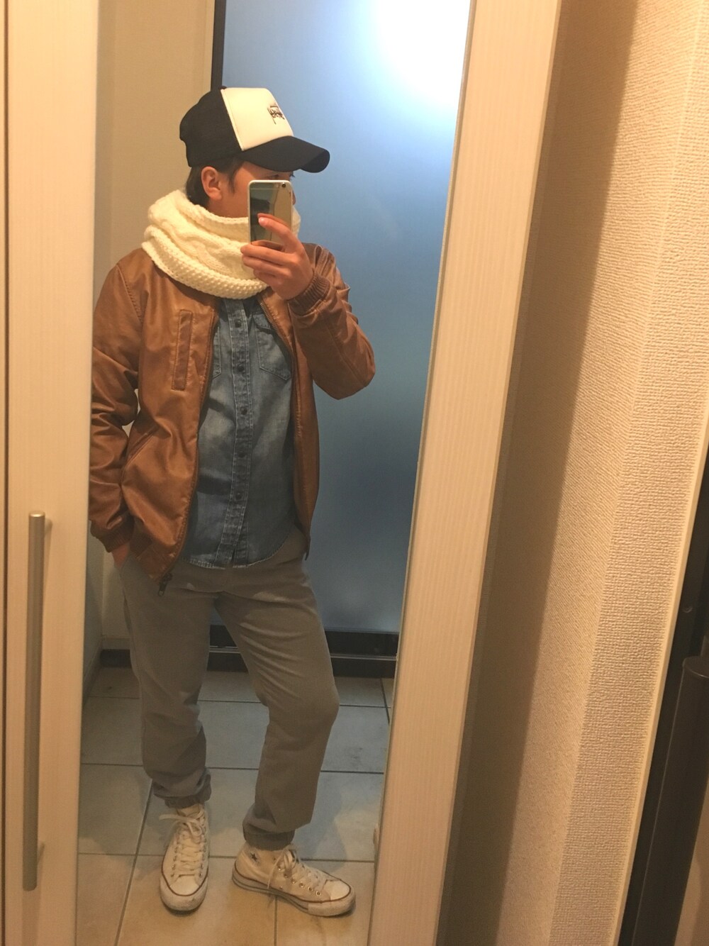 「STUSSYのアイテム（キャップ、ブラック系）」を使った、monさん（メンズ・165cm）の冬コーディネートの1枚目の写真