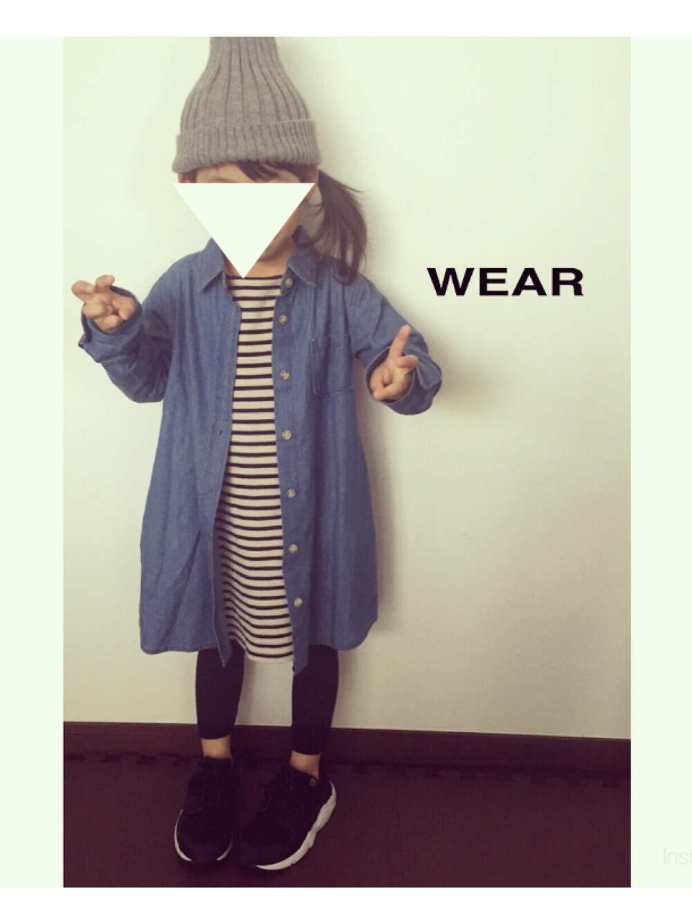 「kids、キッズコーデ、おんなのこ、シンプル、ニット帽、ボーダー、レギンス、スニーカー、ハラチ、エアハラチ」｜「GLOBAL WORKの【キッズ】シャツワンピース長袖/709403（ワンピース、ブルー系）」を使った、mosomiii☺︎さん（キッズ・100cm）の冬コーディネートの1枚目の写真