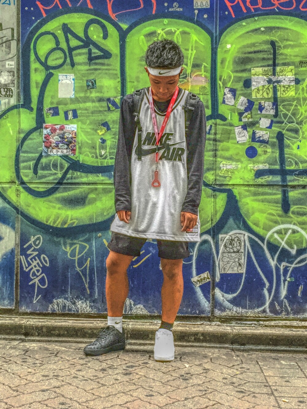 「シンプル、スニーカー、ショートパンツ、デニム、夏コーデ、ストリート、supreme、Bape、kicks、NIKE」｜「NIKEのアイテム（タンクトップ、ホワイト系）」を使った、かむかむレモンさん（メンズ・170cm）の夏コーディネートの1枚目の写真