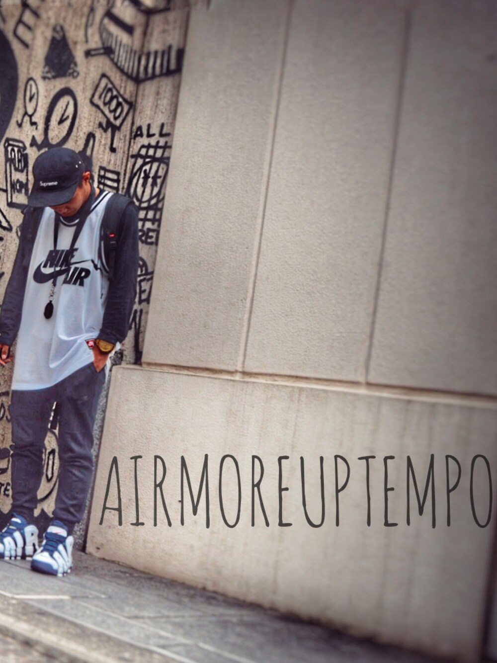 「シンプルコーデ、NIKE、moreuptempo、モアテン、カジュアル、スニーカー、ストリート、supreme、Jordan、Bape」｜「NIKEのアイテム（タンクトップ、ホワイト系）」を使った、かむかむレモンさん（メンズ・170cm）の秋コーディネートの1枚目の写真
