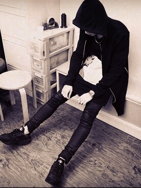 「DRKSHDW by RICK OWENS（ダークシャドウ バイ リックオウエンス）のアイテム（ピーコート）」を使った、stone cheungさん（メンズ・174cm）の秋コーディネート