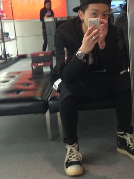 「DRKSHDW by RICK OWENS（ダークシャドウ バイ リックオウエンス）のアイテム（ミリタリージャケット）」を使った、stone cheungさん（メンズ・175cm）の冬コーディネート