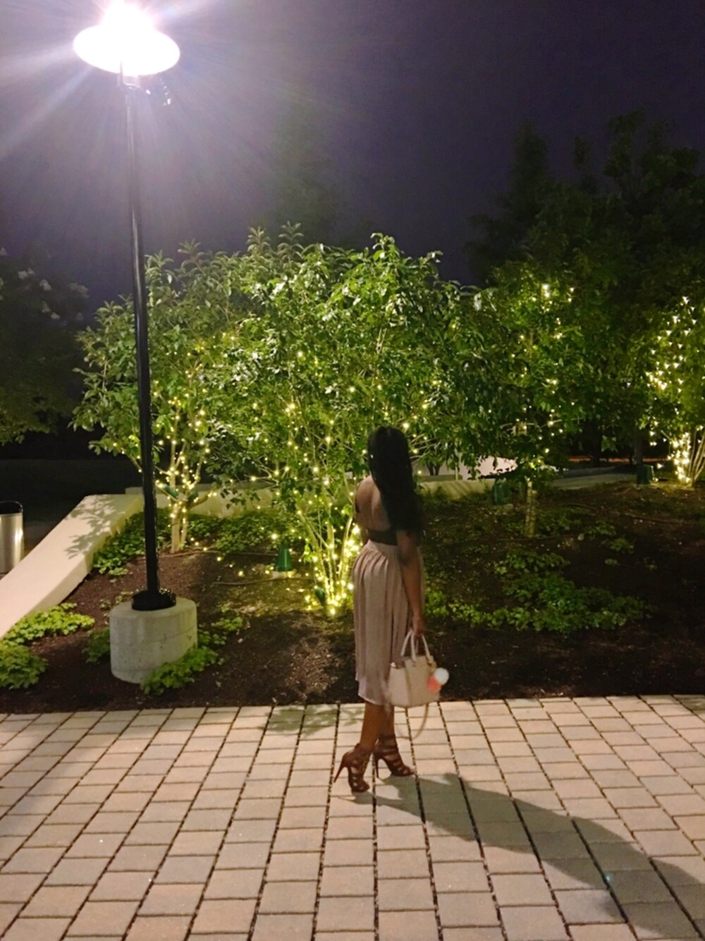 「American Apparel、skirt、bodysuit」｜「American Apparelのアイテム（スカート、ベージュ系）」を使った、Shayさん（レディース・165cm）の夏コーディネートの1枚目の写真